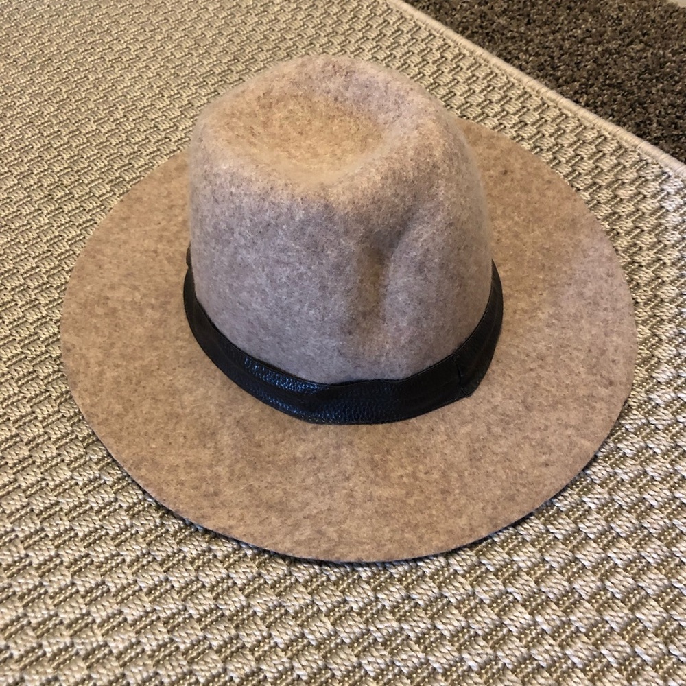 Tan Panama hat